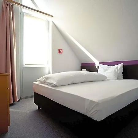 Akzent Torgauer Hof 3* סינדלפינגן